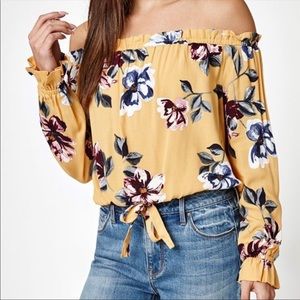 Kendall + Kylie drawstring off shoulder top floral M-112